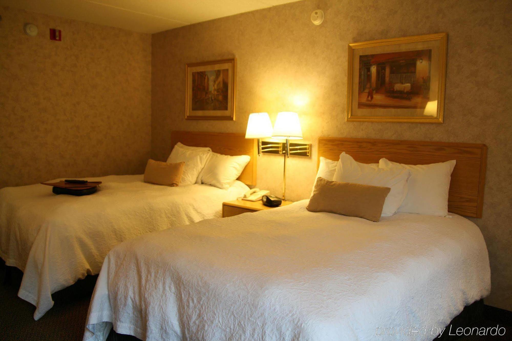 Tru By Hilton Syracuse North Airport Area Hotel Liverpool Room photo