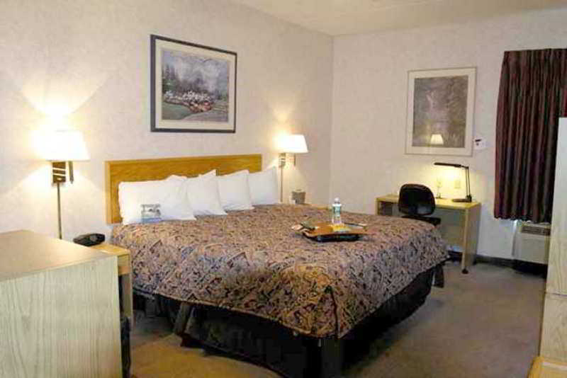 Tru By Hilton Syracuse North Airport Area Hotel Liverpool Room photo